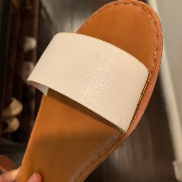 Lulu’s Sandals - Picture 3 of 4